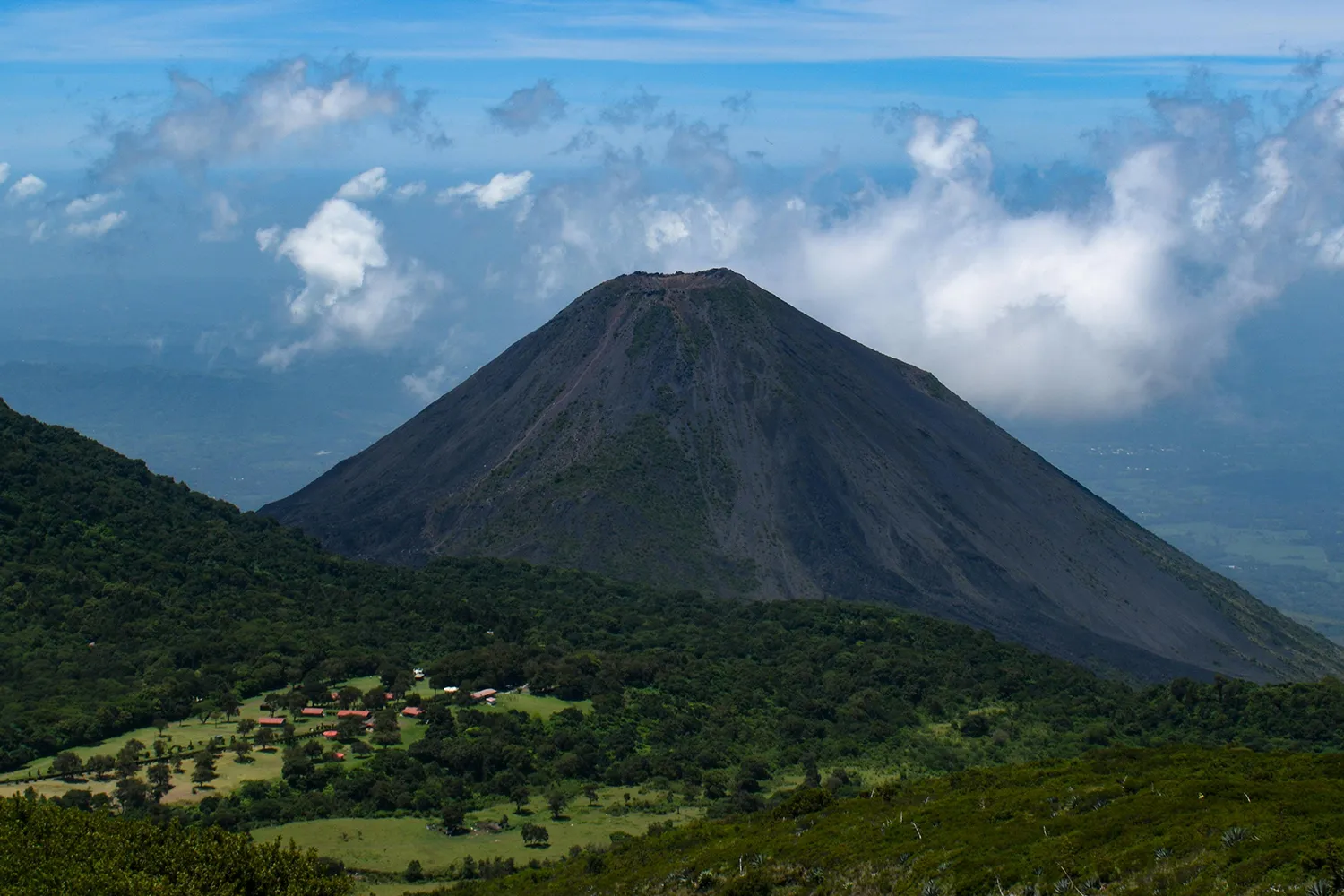 サンタアナ火山（Santa Ana Volcano）