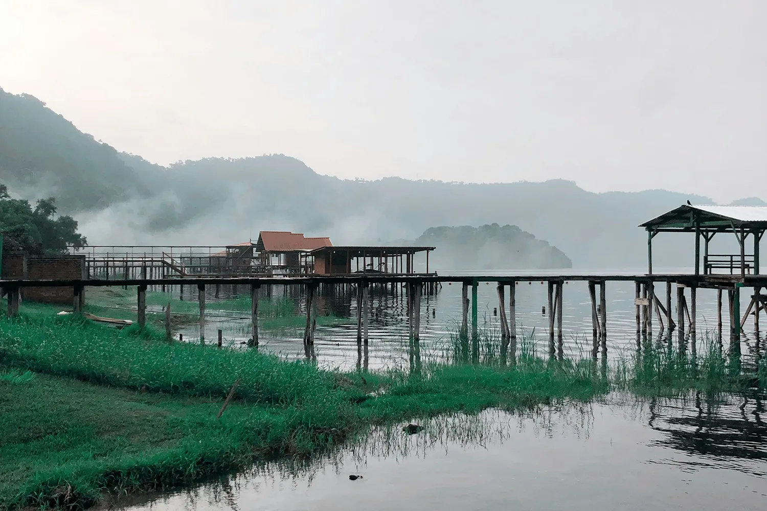 コアテペケ湖（Lake Coatepeque）